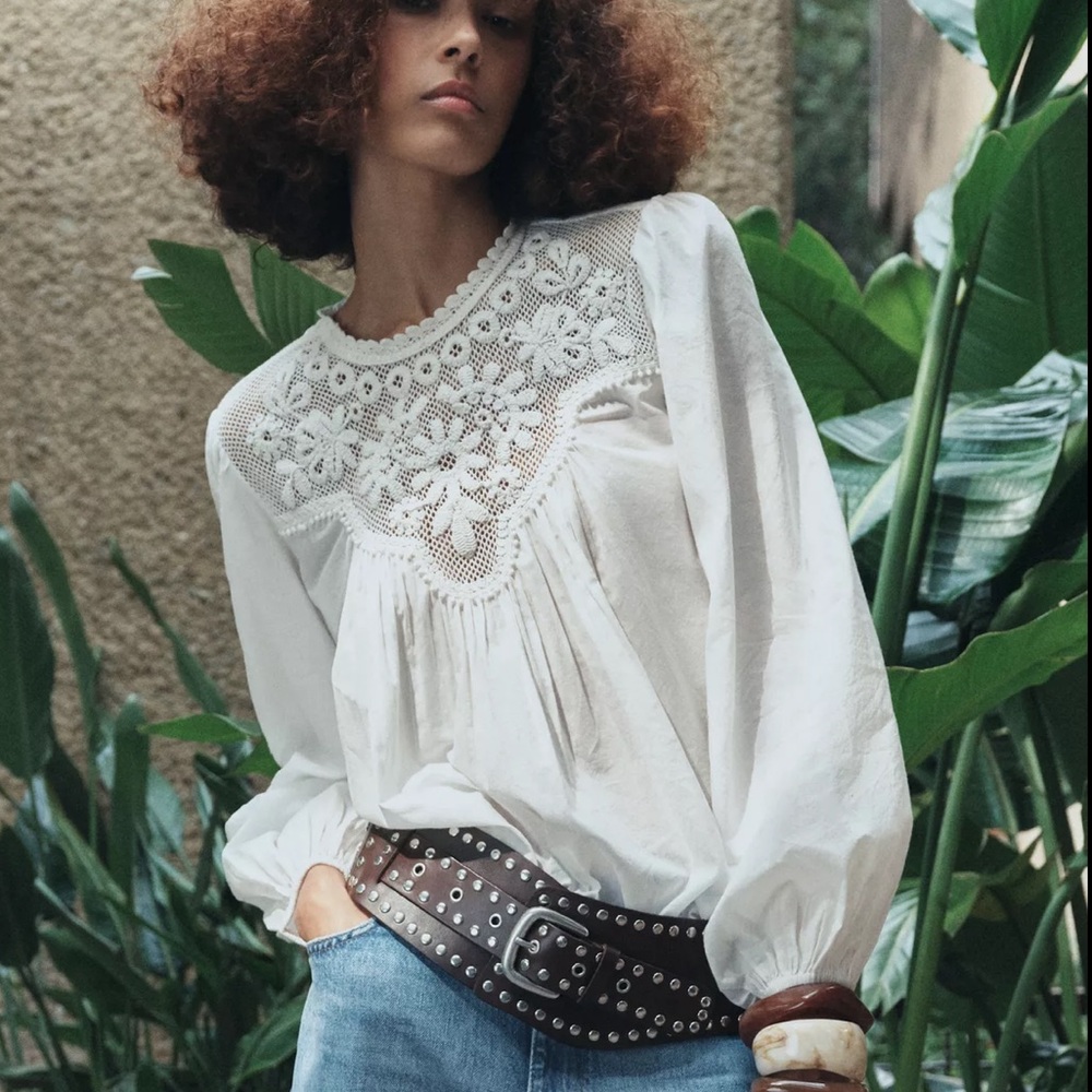 Zara White Embroidered Blouse
Zara
COMBINATION MESH TOP
M|ECRU
REF. 6895/041